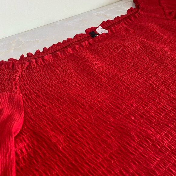 H&M Super cute Red tops 💕size XL
Long sleeve - Picture 8 of 8